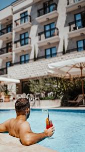 Bazén v ubytování Boutique Hotel Momentum by Aycon nebo v jeho okolí
