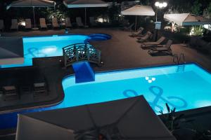 Bazén v ubytování Boutique Hotel Momentum by Aycon nebo v jeho okolí