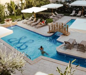 Bazén v ubytování Boutique Hotel Momentum by Aycon nebo v jeho okolí