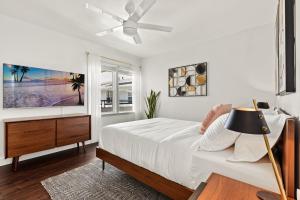 Posteľ alebo postele v izbe v ubytovaní Spacious Coastal Apartment in a Colorful Community - NRP22-00590