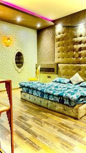 a bedroom with a large bed in a room at Al Saraya Chalet Families Only in Buraydah