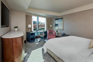 TV a/nebo společenská místnost v ubytování InterContinental Boston by IHG