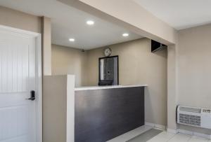 Kuchyň nebo kuchyňský kout v ubytování Econo Lodge Waco North I-35