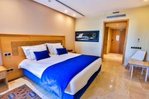 Postel nebo postele na pokoji v ubytování Hotel Cote ocean Mogador