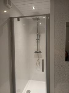 Ένα μπάνιο στο clazzers apartment 1
