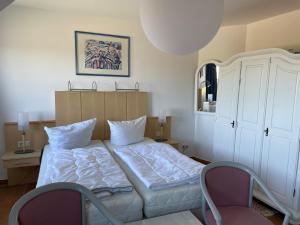 A bed or beds in a room at Windland-Bakenberg