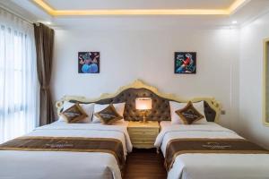 Giường trong phòng chung tại Sun Ha Long hotel +38 ảnh