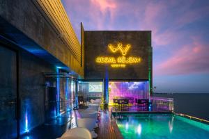 Bazén v ubytování Regal Réseau Hotel & Spa nebo v jeho okolí