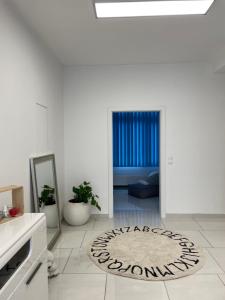 Postel nebo postele na pokoji v ubytování Stadtsuite mit Sauna in Wiener Neustadt 135 m2