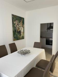 Kuchyň nebo kuchyňský kout v ubytování Stadtsuite mit Sauna in Wiener Neustadt 135 m2