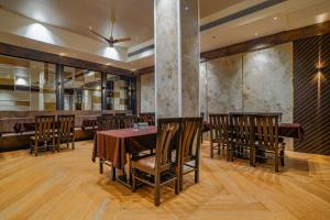 Gallery image of FabHotel Pishori in Indore