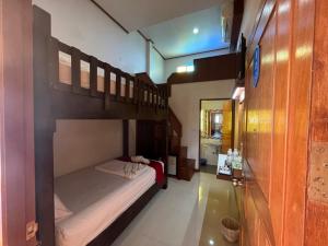 First and Frang Hotel - Koh Phangan客房内的一张或多张床位
