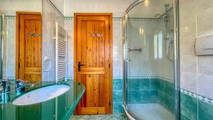 a bathroom with a tub and a sink and a shower at Appartamento Eugenia - Affitti Brevi Italia in Bardonecchia +14 photos