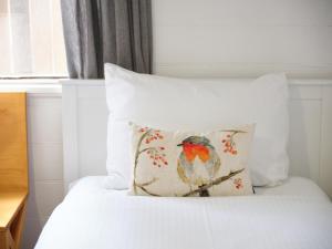 Llit o llits en una habitació de Hotel Blue & Cottages Katoomba