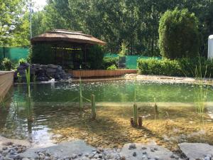 A garden outside Öko Kemping és Glamping Tiszadada