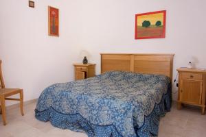 A bed or beds in a room at Casale Sombrino