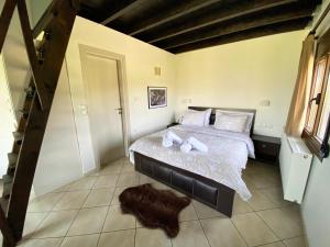 Postel nebo postele na pokoji v ubytování Lithos Villas