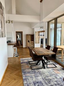 a kitchen and dining room with a wooden table and chairs at Modernes Apartment An der Frauenkirche II in Dresden