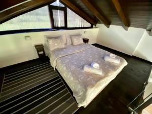 Postel nebo postele na pokoji v ubytování Lithos Villas