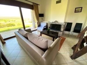 Posezení v ubytování Lithos Villas