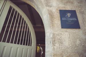 Certifikát, hodnocení, plakát nebo jiný dokument vystavený v ubytování Maison Paul & Gabrielle