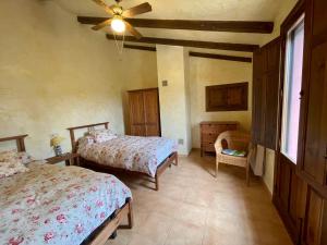 A bed or beds in a room at Casa Ramoncico. Finca el Campillo