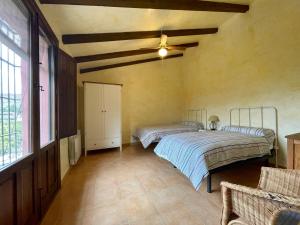 A bed or beds in a room at Casa Ramoncico. Finca el Campillo