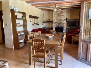 A kitchen or kitchenette at Casa Ramoncico. Finca el Campillo