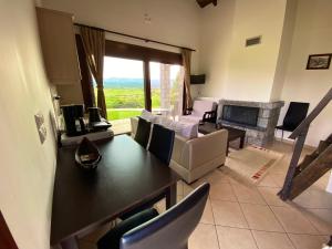 Posezení v ubytování Lithos Villas
