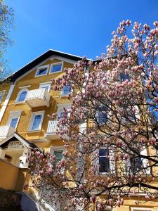Budynek, w którym mieści się hotel