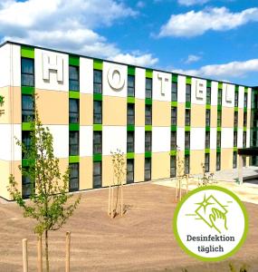 een gebouw met een bord ervoor bij Green Deer Bavarian Hotel in Langenbruck