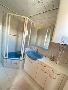 Kúpeľňa v ubytovaní Ferienhaus Silke + 19 fotografií
