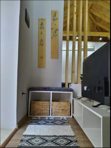 Ένα ή περισσότερα κρεβάτια σε δωμάτιο στο My Home - Entire house in the center of Tirana