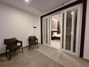 Rúm í herbergi á D Wayfarer Inn Resort