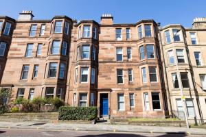 Gallery image of ALTIDO Gorgeous 1-bed flat with a shared garden in Edinburgh