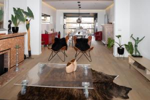 a living room with two chairs and a table at #MacLeod2 in Ostend