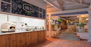 Reštaurácia alebo iné gastronomické zariadenie v ubytovaní H10 Ocean Suites