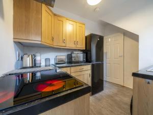 Η κουζίνα ή μικρή κουζίνα στο Pass the Keys Fab 2BR home City Centre Local Belfast Feel +19 φωτογραφίες