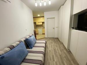 TV a/nebo společenská místnost v ubytování Modern apartment in Vodice with sea view - 48 m².