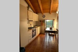Kuchyň nebo kuchyňský kout v ubytování La Terrazza sulle Apuane