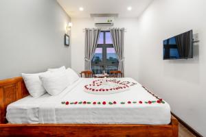 Una cama o camas en una habitación de Bamboo Hotel