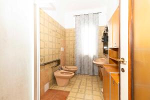 Gallery image of Massaua Roomy Vintage Apartment in Turin