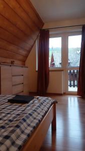 Posteľ alebo postele v izbe v ubytovaní Apartament Sobczakówka
