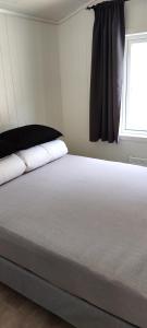 Кровать или кровати в номере Lunde Camping