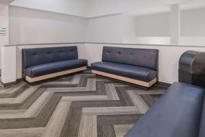 Posezení v ubytování Quality Inn & Suites Richardson-Dallas