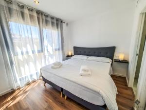Postel nebo postele na pokoji v ubytování AVANOA - Arenal Suites Calpe