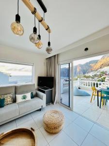 Fotografie z fotogalerie ubytování Luxury penthouse with breathtaking views and huge private terraces v destinaci Puerto de Santiago