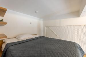 Postel nebo postele na pokoji v ubytování Small Cozy two-level Apartments 9