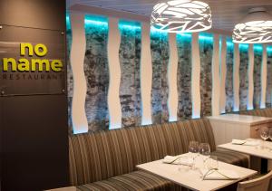 Um restaurante ou outro lugar para comer em Viking Line ferry Gabriella - 2-night Cruise Stockholm-Helsinki-Stockholm mais 29 fotos