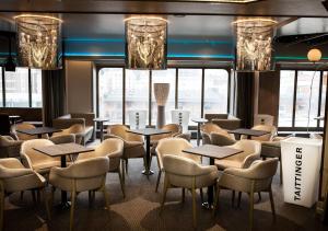 Uma área de estar em Viking Line ferry Gabriella - 2-night Cruise Stockholm-Helsinki-Stockholm